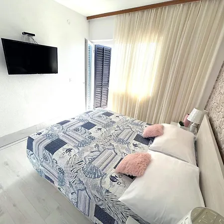 Roma Apartment *
